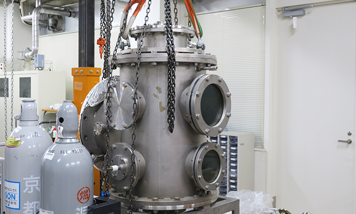 Experimental equipment for creating a vacuum and generating plasma